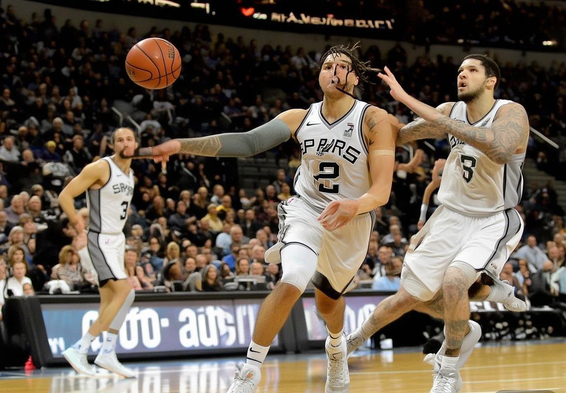 切特·霍姆格伦冲击下马刺内线防守告急，首发阵容调整与第二阵容优势成轮换体系优化关键